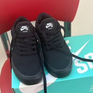 Nike SB Chron 2 Black Sneakers NWOT